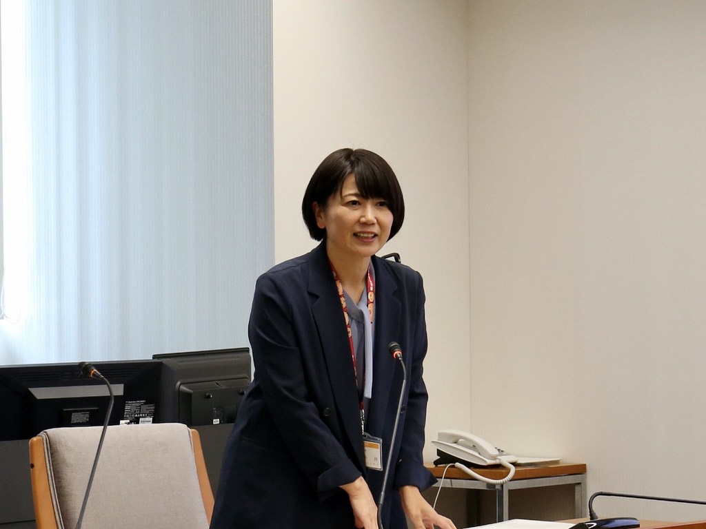 あいさつする小川市長