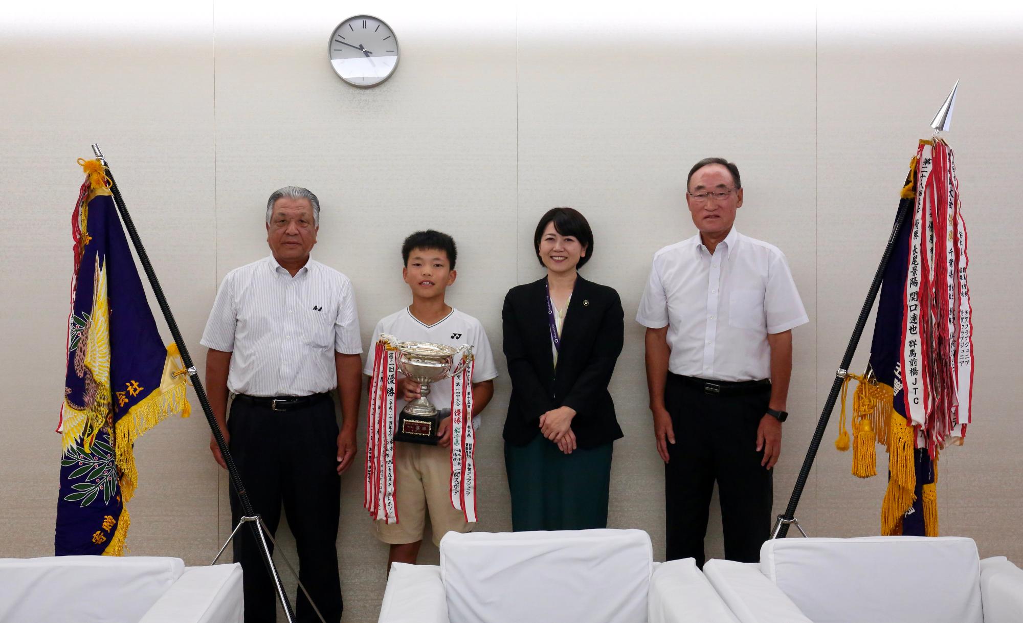選手と関係者との記念撮影