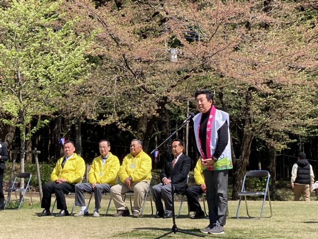 式典あいさつの様子