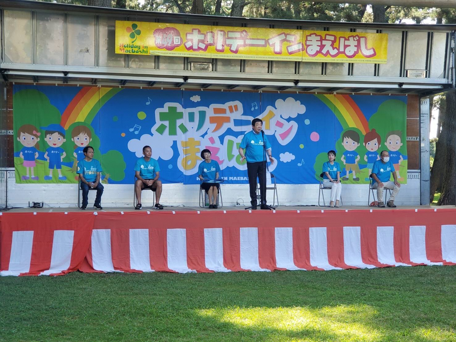 あいさつする山本市長