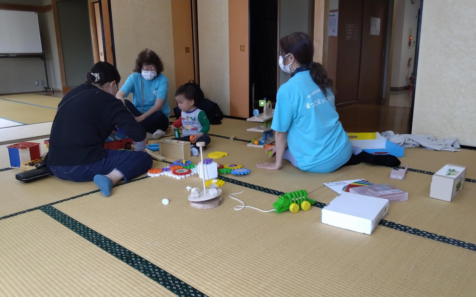 親子で遊んでいる様子02