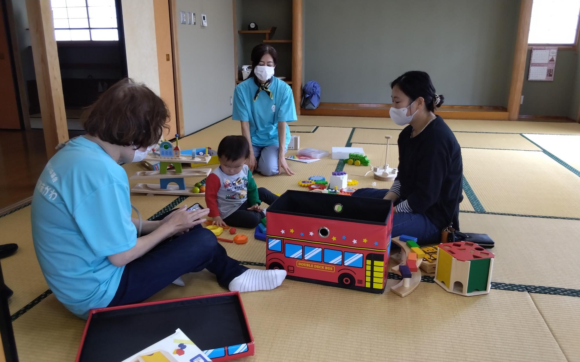 親子で遊んでいる様子03