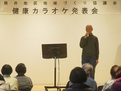 開会にあたり挨拶する協議会長