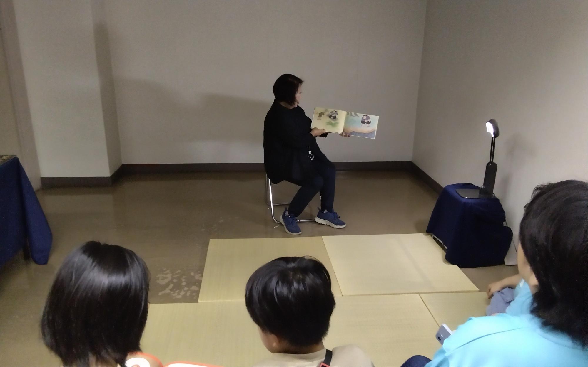 読み聞かせの様子