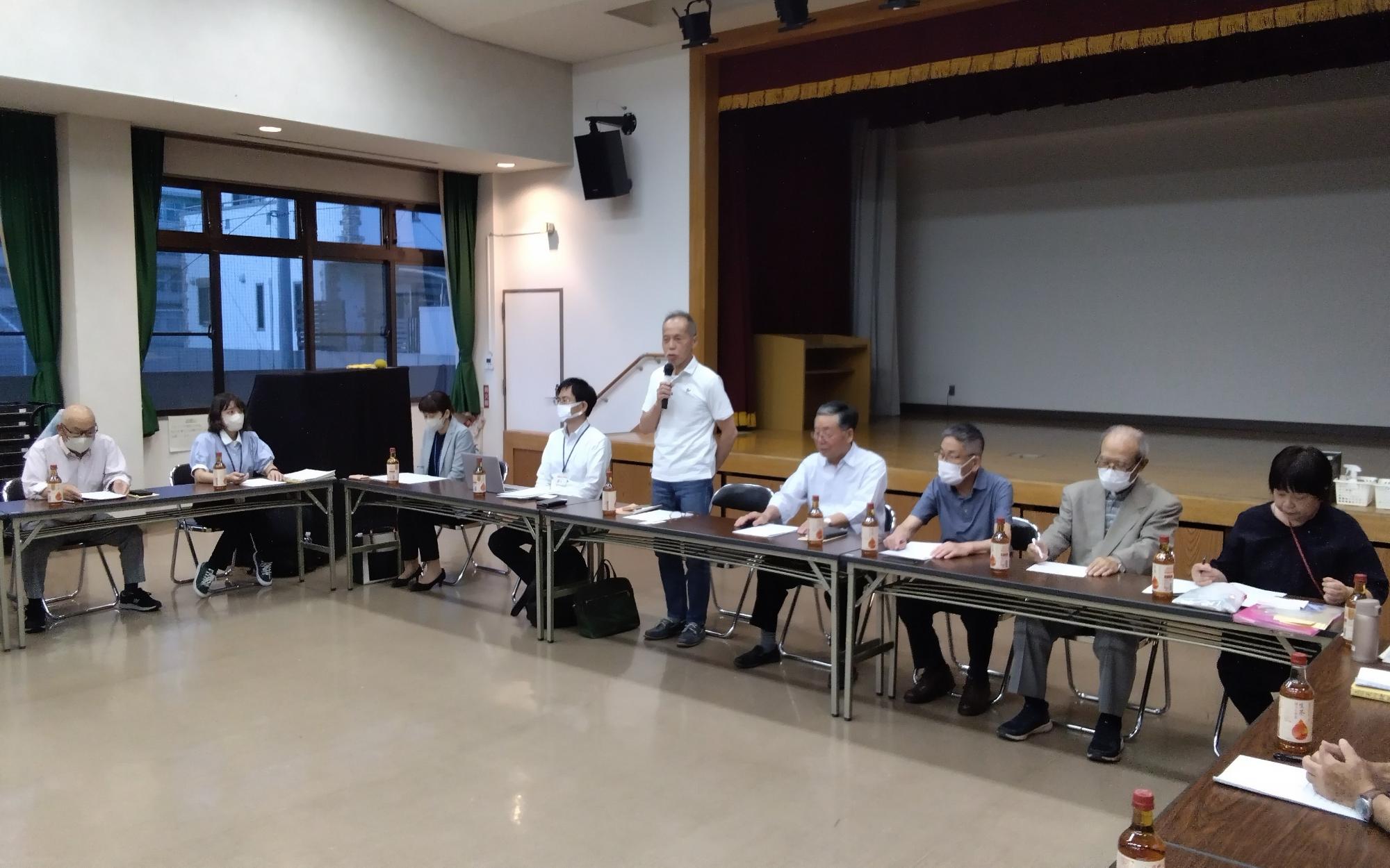 挨拶する幸山協議会会長