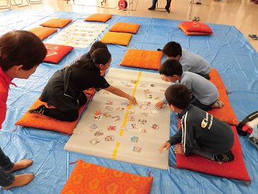 小学生は座って対戦