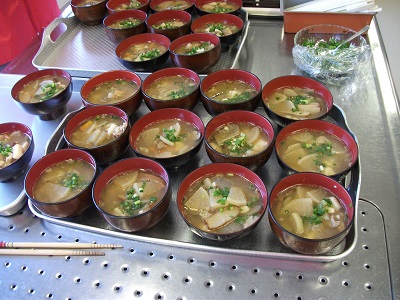 配膳前のけんちん汁