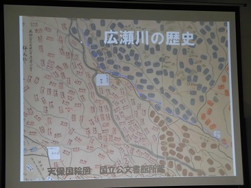 映像を使って解説