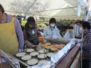 きよさと焼きを焼くみなさん