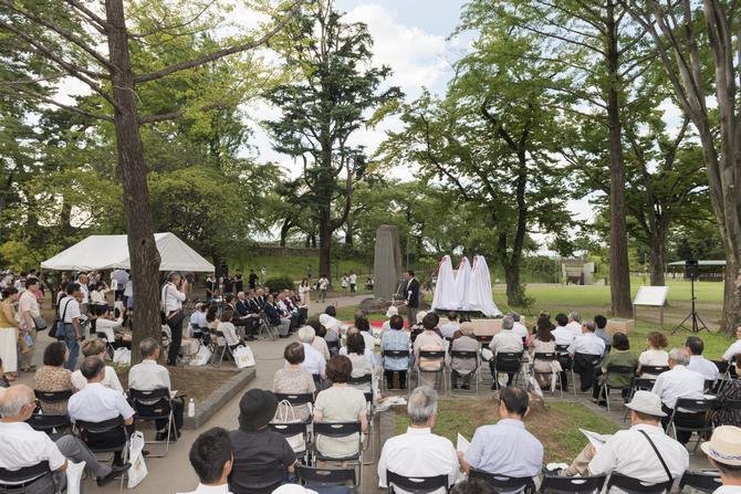 銅像除幕式式典の全景