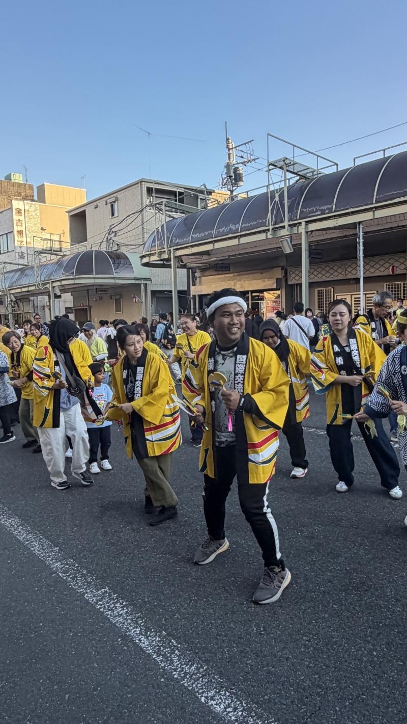 外国人の皆さんのだんべえ踊り