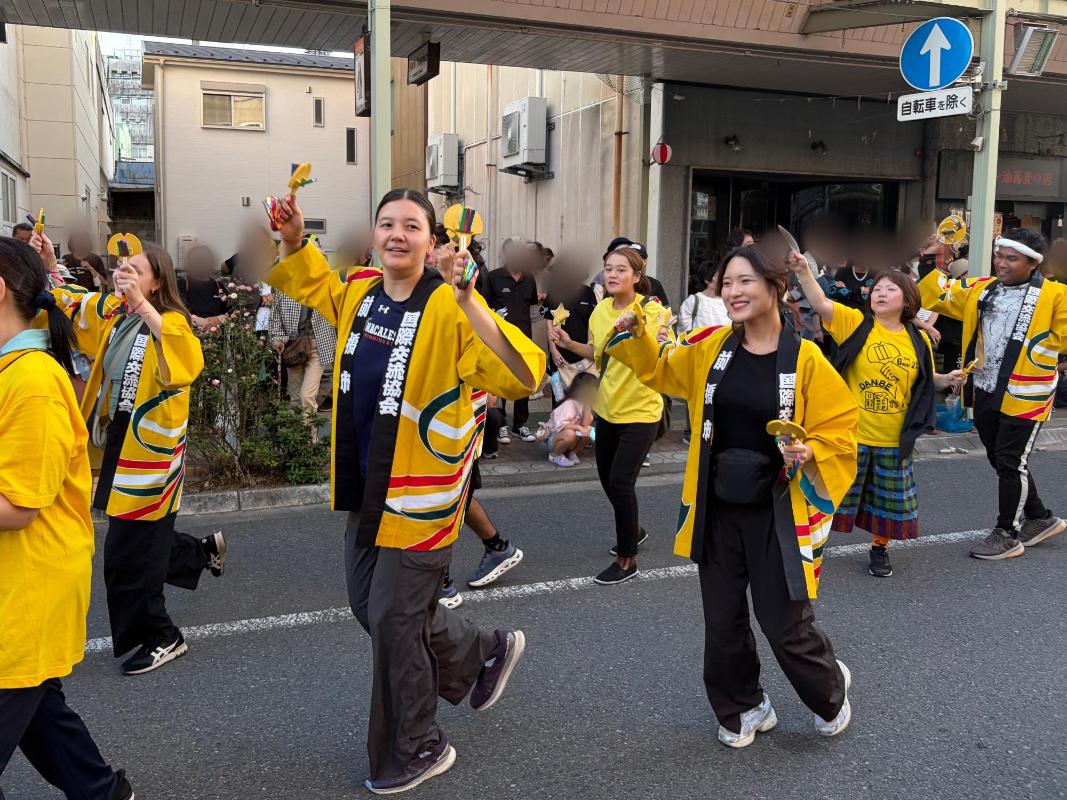 外国人の皆さんのだんべえ踊り