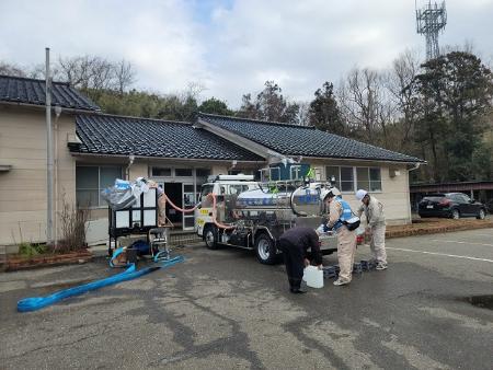 仮設給水槽へ給水