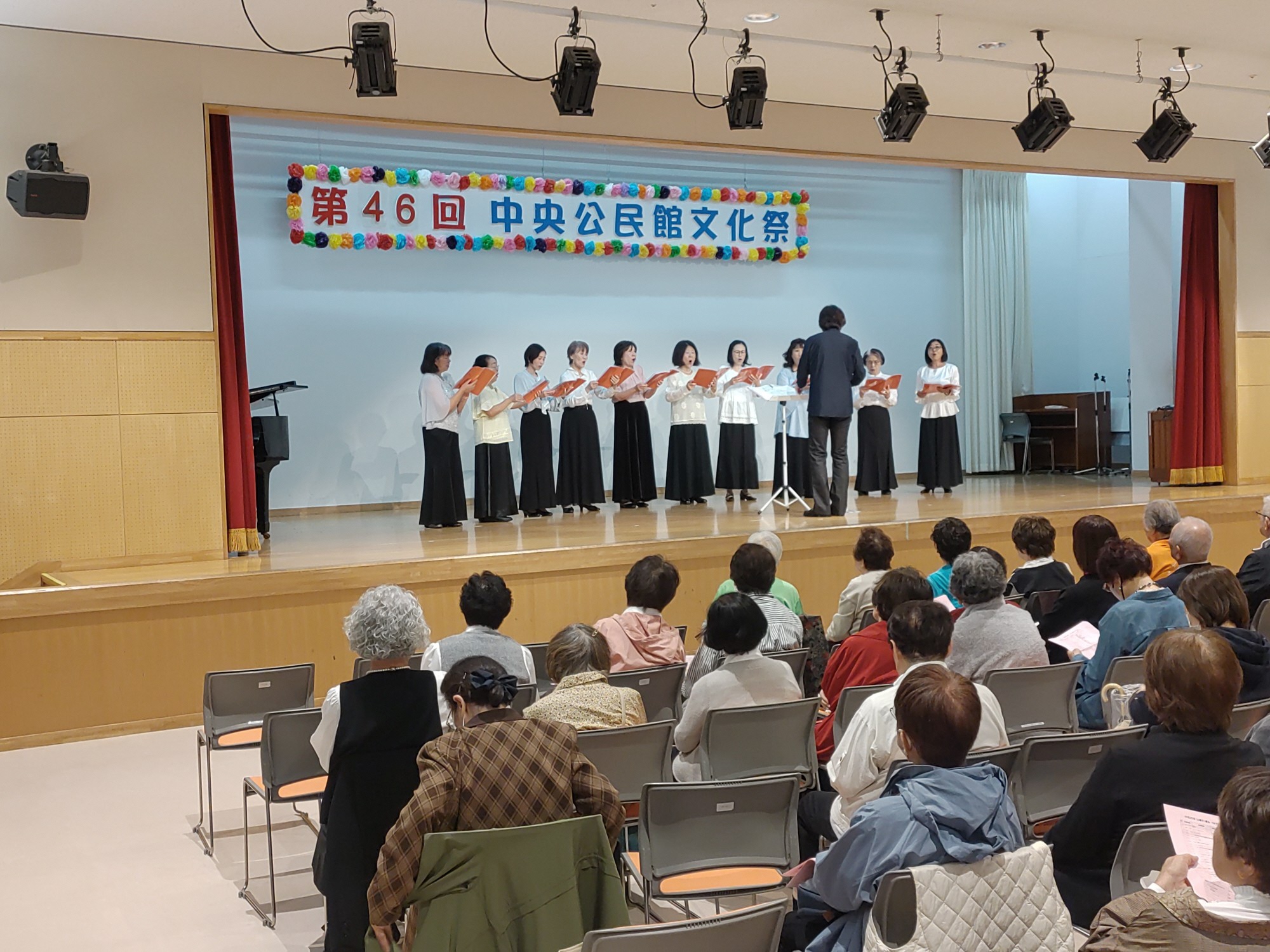 昨年度のステージ発表の様子(合唱)