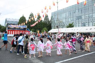 マイムマイムを踊るこどもたち