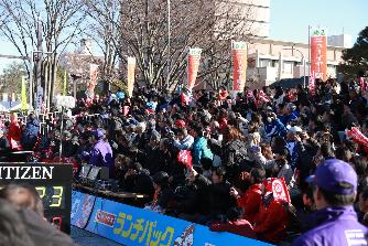 ニューイヤー駅伝の観戦者たち