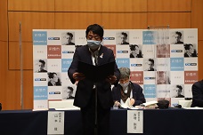 萩原朔太郎賞受賞者・受賞作決定木さ発表で発表する市長の写真