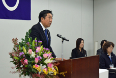 平成30年度前橋市教育文化功労者表彰式で、市長が挨拶している写真です。