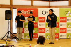 「My Dream Award in Maebashi」ファイナルステージで、市長がステージで挨拶している写真です。