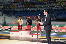 第28回寛仁親王牌・世界選手権トーナメント閉会式で挨拶する市長の写真