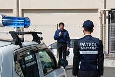 青色防犯パトロールの出発式で挨拶する市長の写真