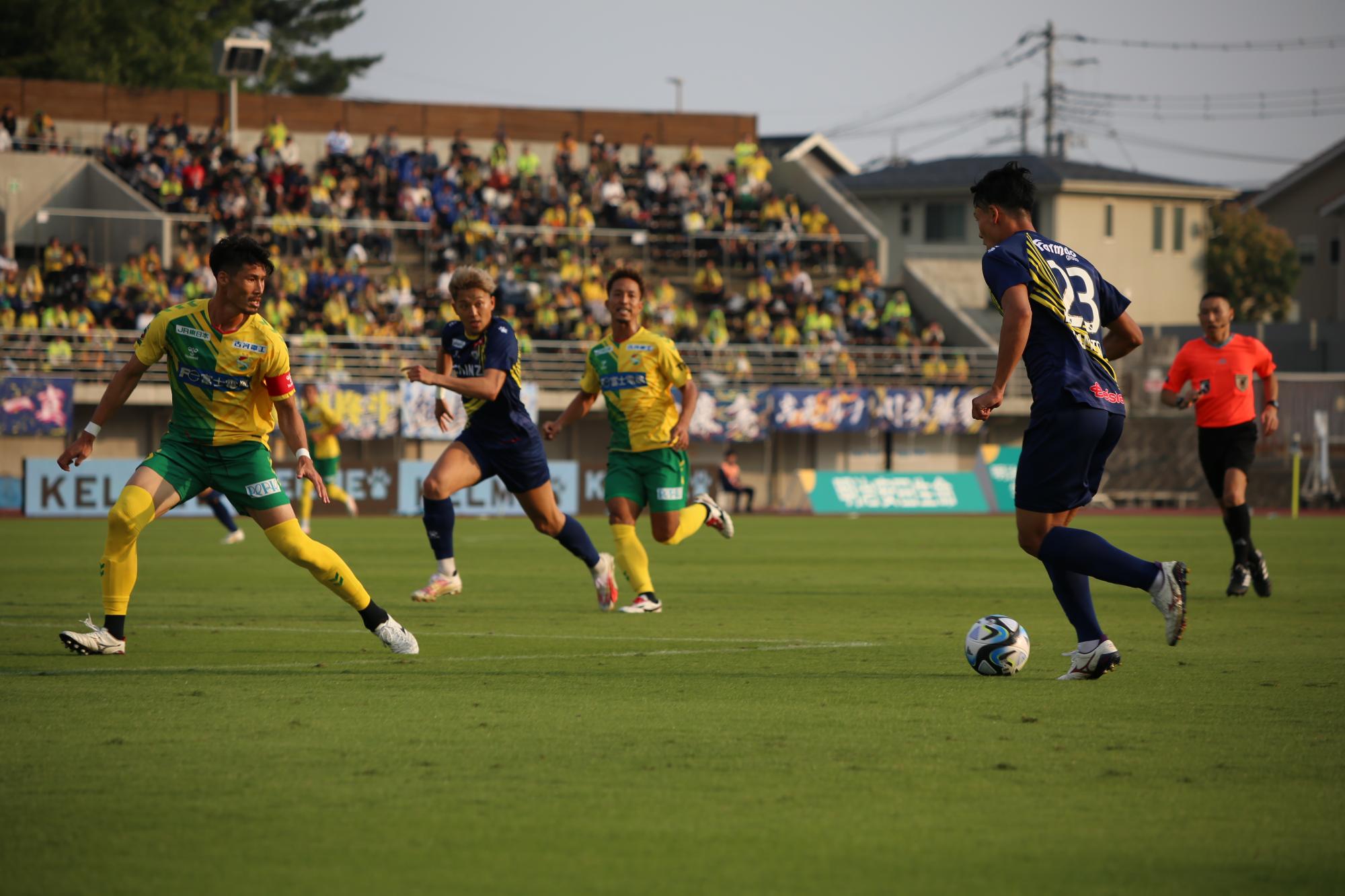 サッカーの試合の様子