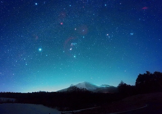 オリオン座周辺の赤い星雲
