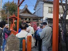 11月3日文治稲荷神社を見学している写真