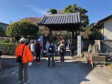 11月3日天川探訪大慶院山門前の見学の写真