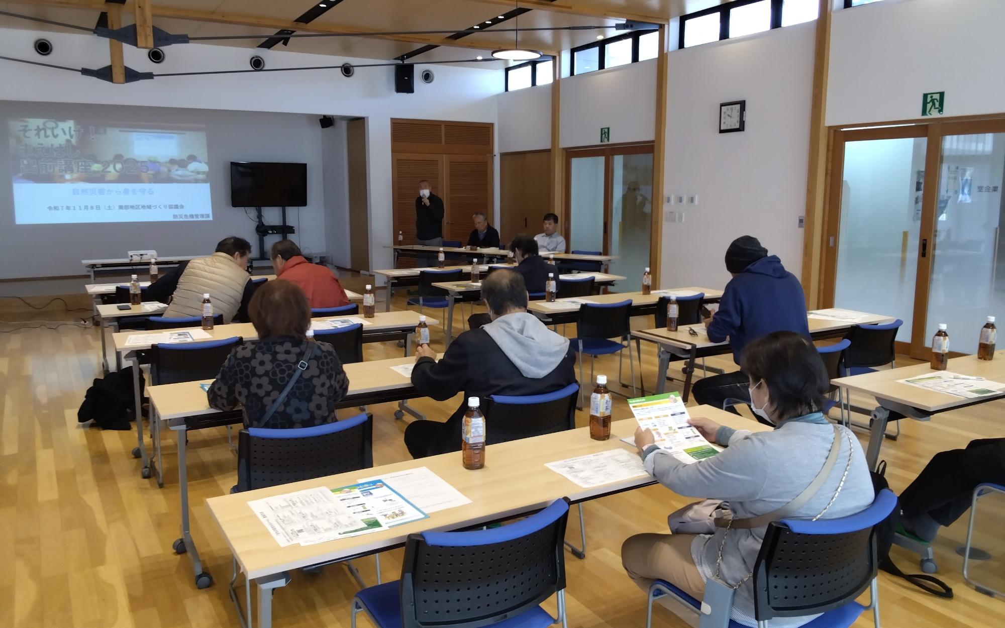 挨拶する久保村地域づくり協議会会長