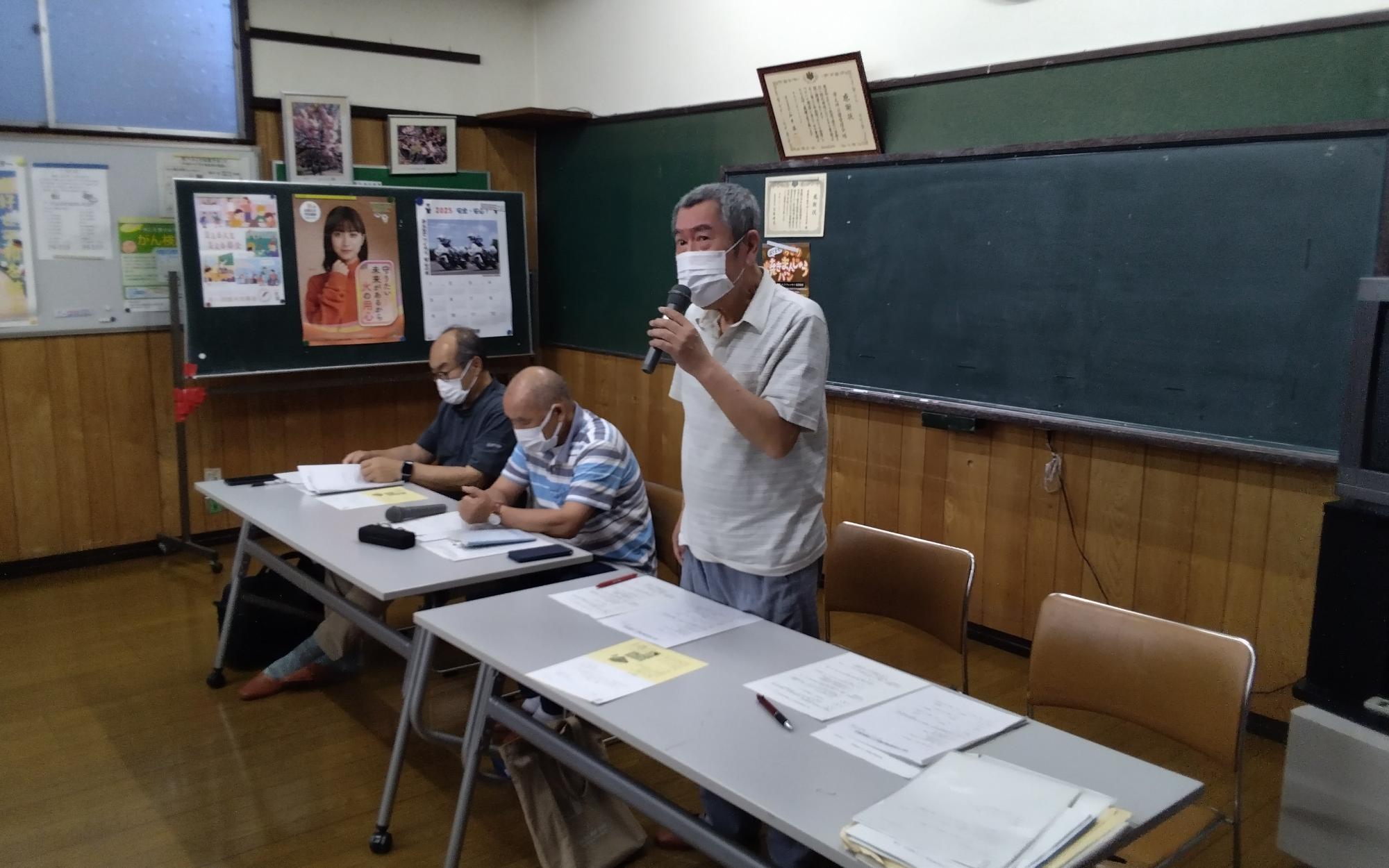 挨拶する久保村地域づくり協議会会長