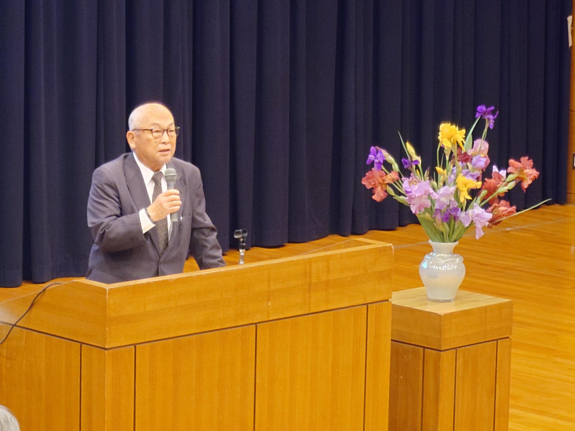 挨拶する阿部連合会長