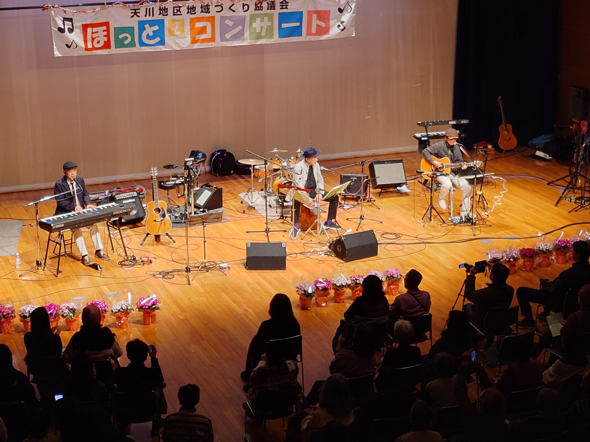 アンルートのステージ