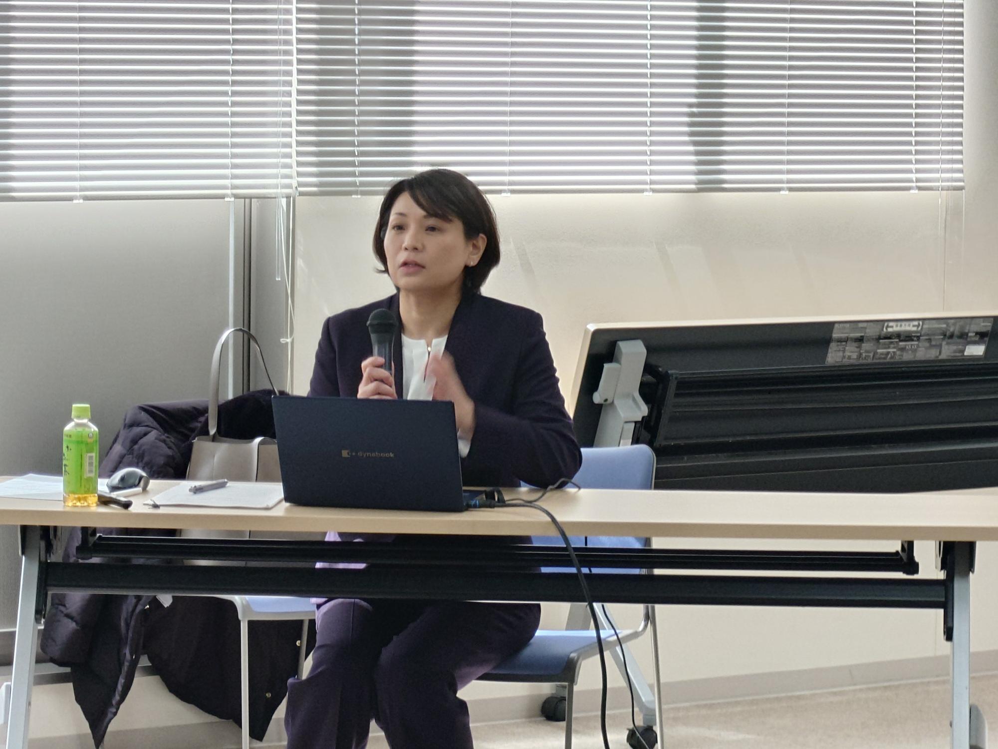 講義する山崎群馬大学准教授