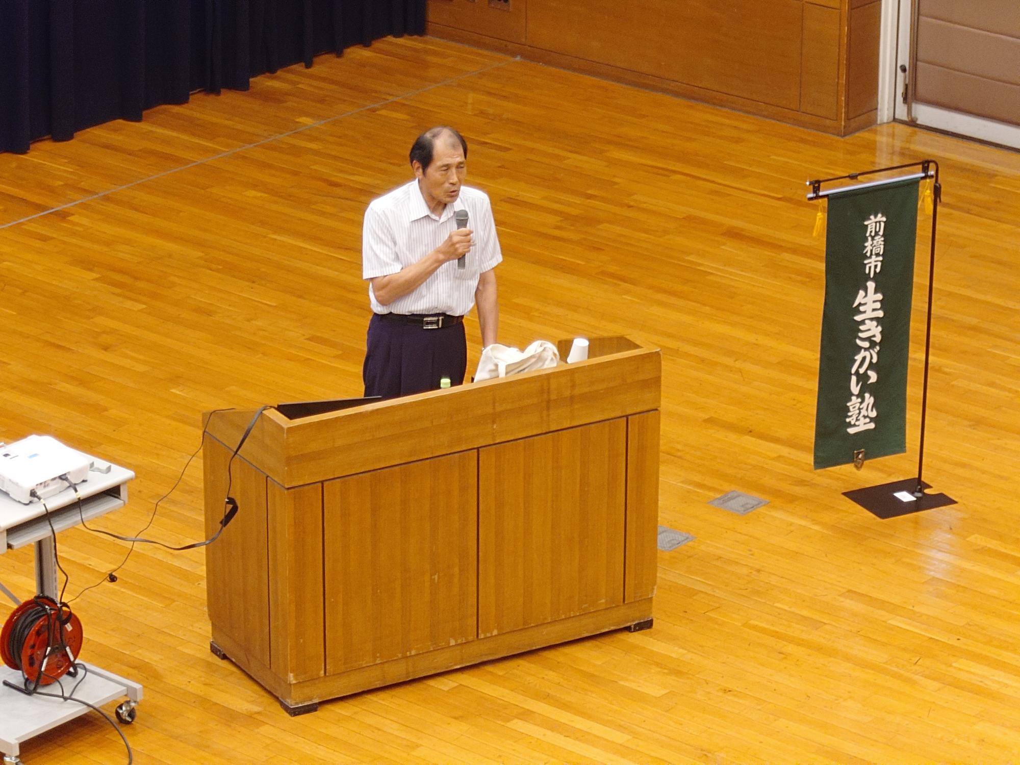 講義をする佐藤氏