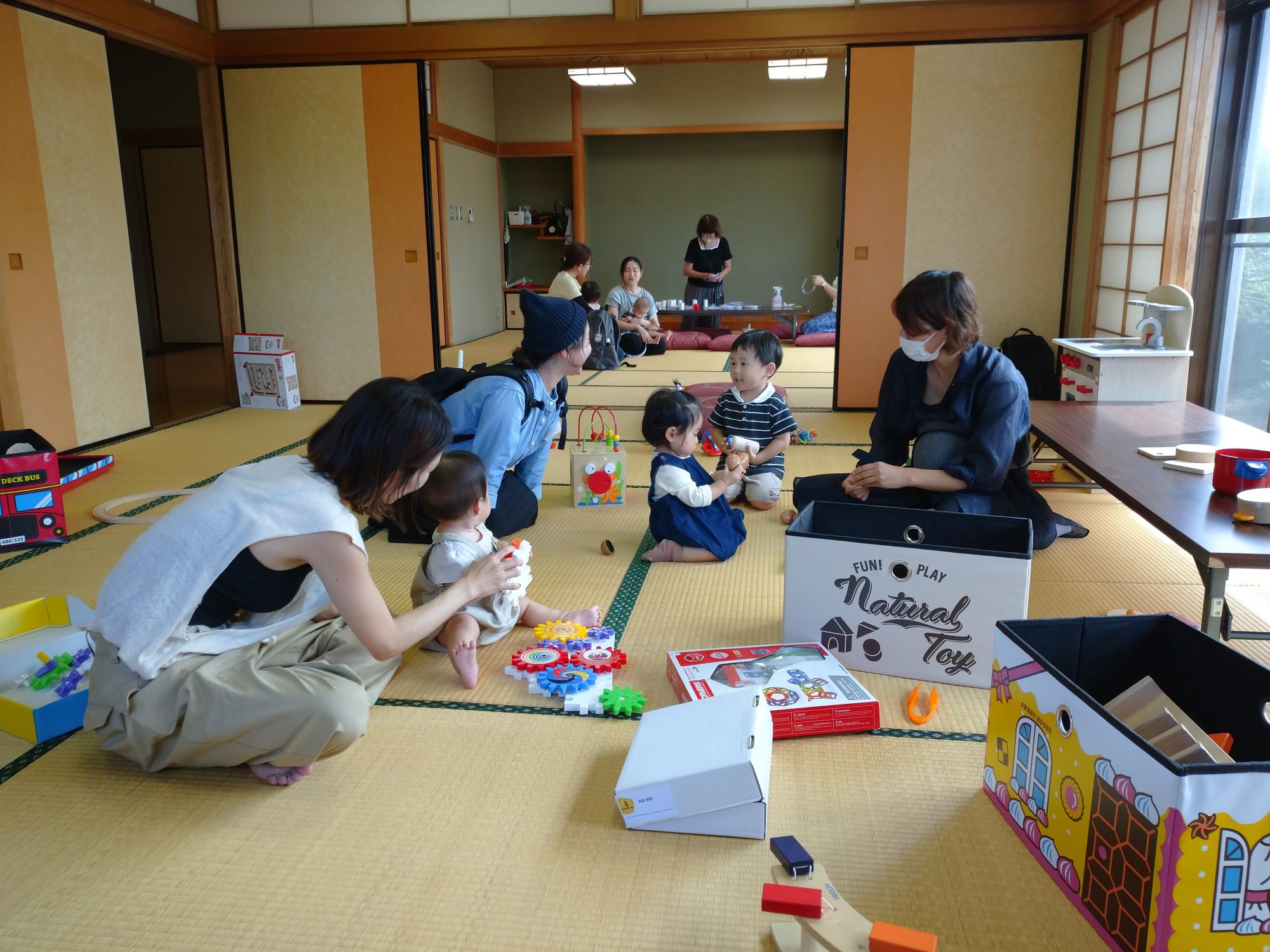 遊んでいる様子の写真