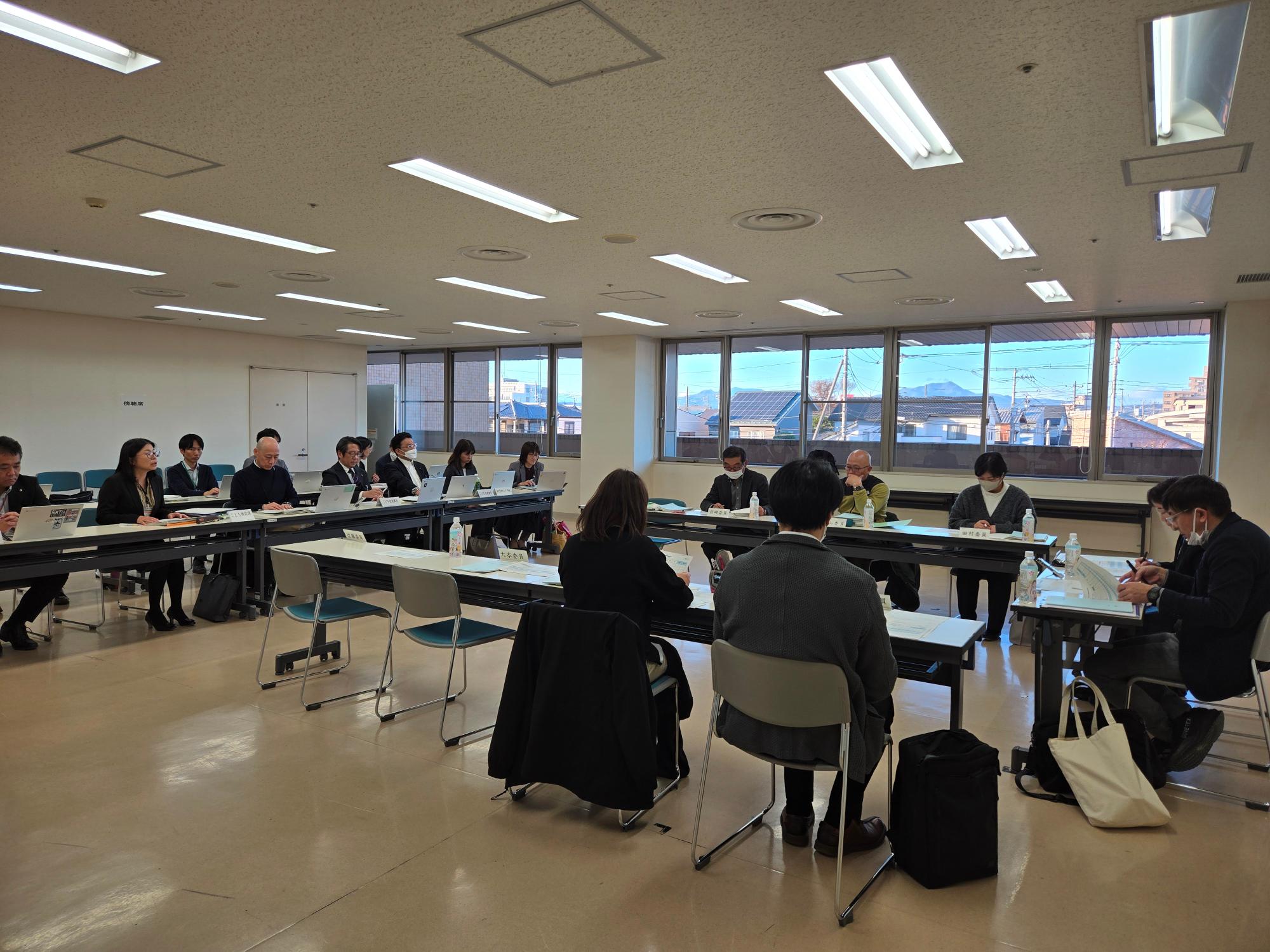 令和7年度第1回前橋市社会福祉審議会児童福祉専門分科会写真