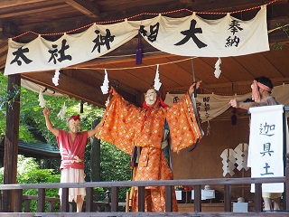 大胡神社の太々神楽を行っている写真