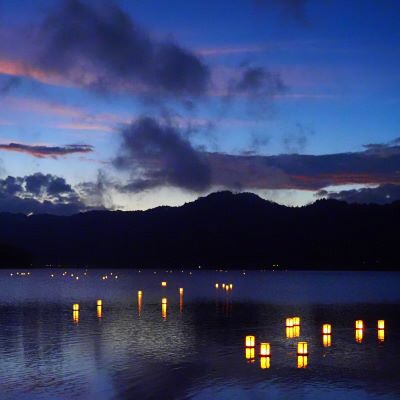 灯ろう流しの写真