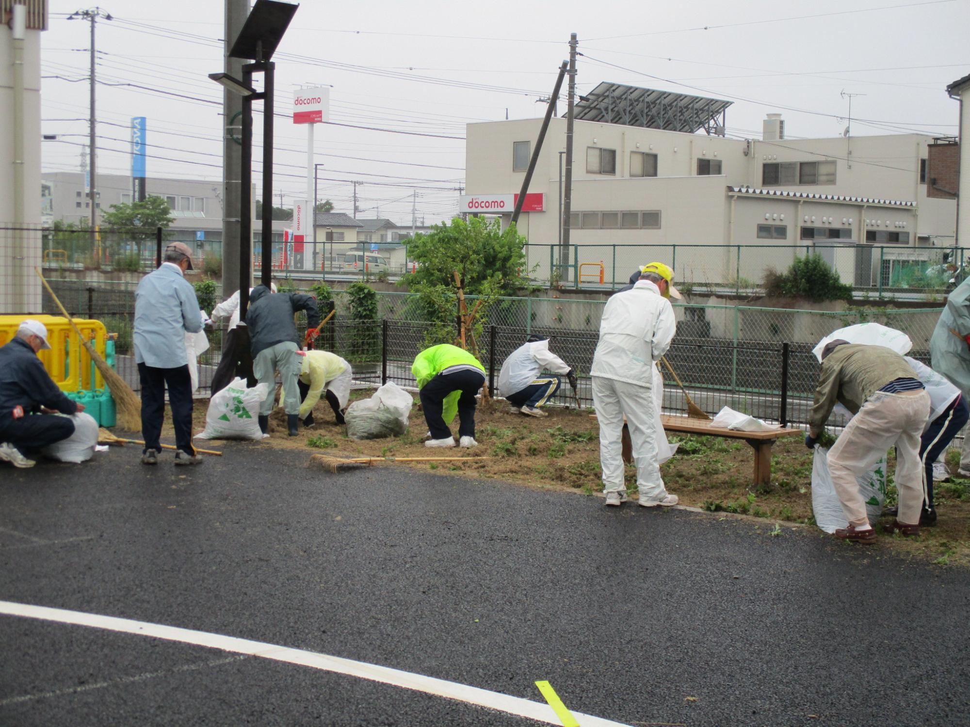 東ふれあい公園愛護会清掃作業1