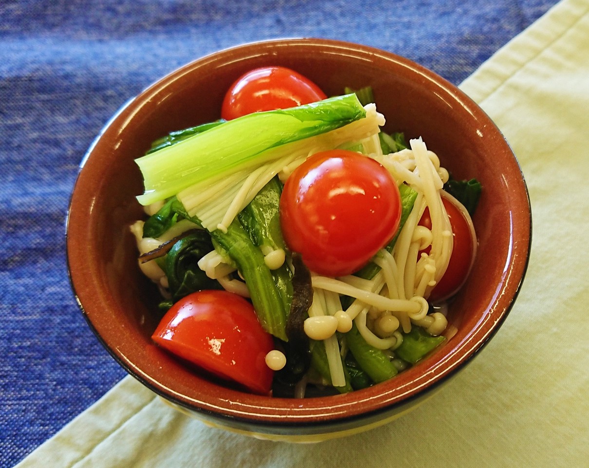 小松菜とミニトマトの和え物
