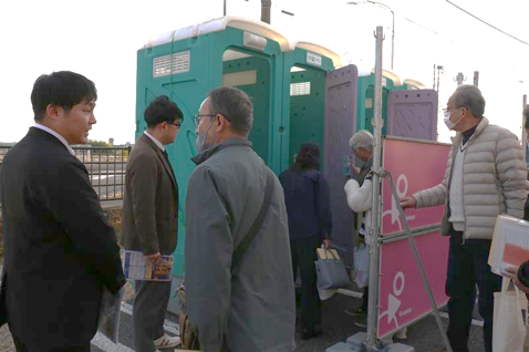 仮設トイレの見学
