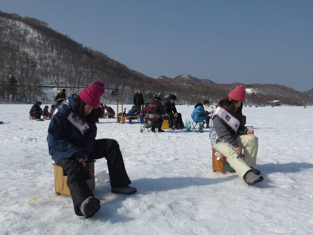 Ice fishing for wakasagi
