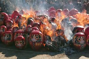 前橋初市まつりだるまお焚き上げ