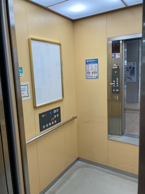 エレベーター1号基内写真